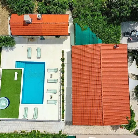Away From With Outdoor Pool, Botanical Garden And A Beautiful Sea View *