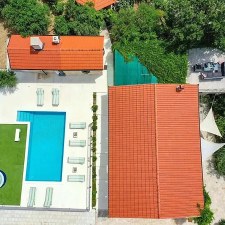 Away From With Outdoor Pool, Botanical Garden And A Beautiful Sea View 度假居