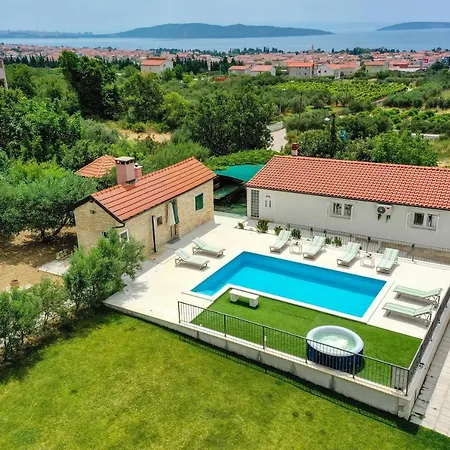 Away From With Outdoor Pool, Botanical Garden And A Beautiful Sea View * Kaštela