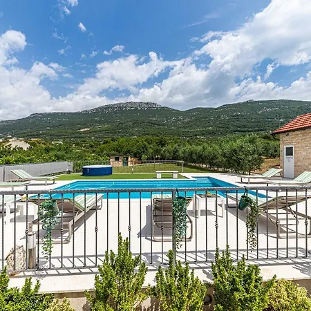 度假居 Away From With Outdoor Pool, Botanical Garden And A Beautiful Sea View *