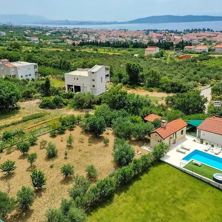 Away From With Outdoor Pool, Botanical Garden And A Beautiful Sea View Kaštela