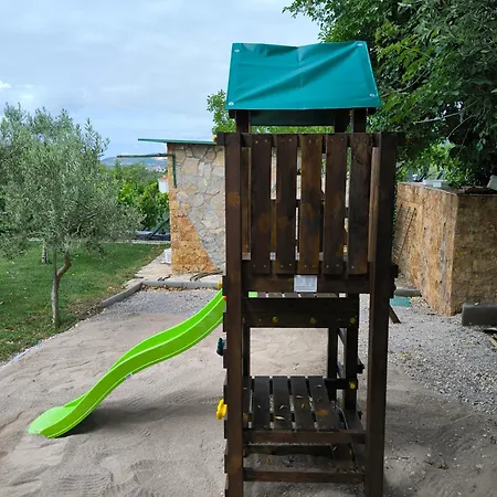 度假居 Away From With Outdoor Pool, Botanical Garden And A Beautiful Sea View Kaštela