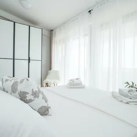 Away From With Outdoor Pool, Botanical Garden And A Beautiful Sea View 度假居 *