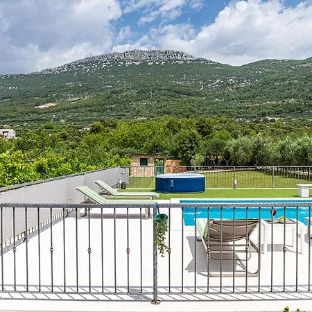 Away From With Outdoor Pool, Botanical Garden And A Beautiful Sea View *