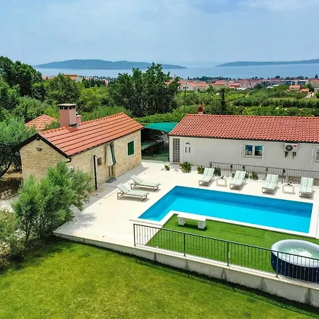 Away From With Outdoor Pool, Botanical Garden And A Beautiful Sea View