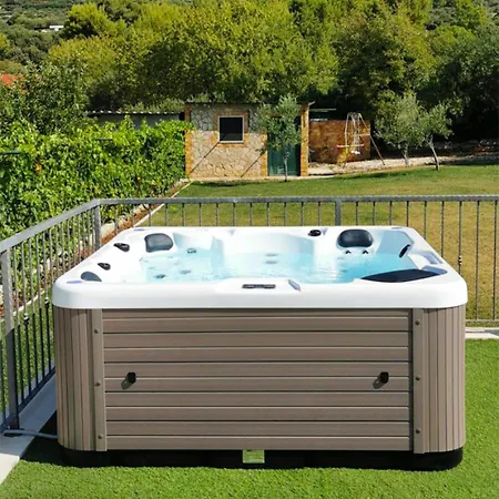 Away From With Outdoor Pool, Botanical Garden And A Beautiful Sea View Holiday home
