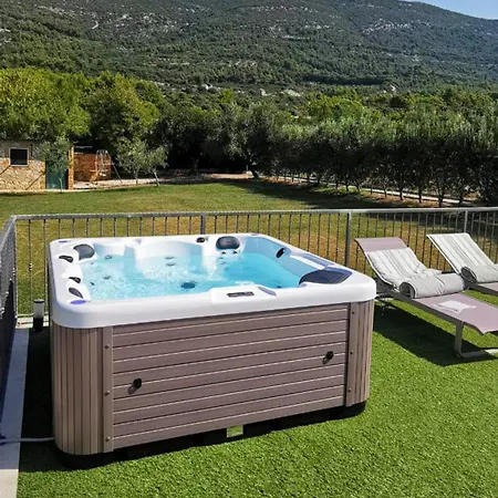 Holiday home Away From With Outdoor Pool, Botanical Garden And A Beautiful Sea View