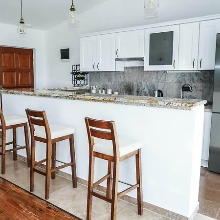 Holiday home Away From With Outdoor Pool, Botanical Garden And A Beautiful Sea View