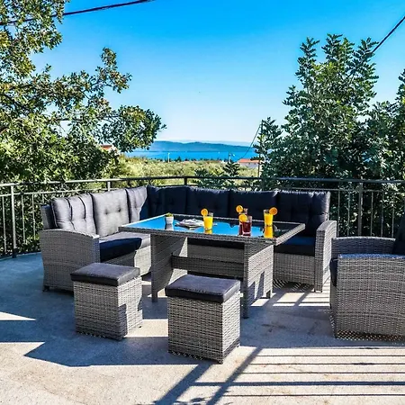 Away From With Outdoor Pool, Botanical Garden And A Beautiful Sea View Holiday home *