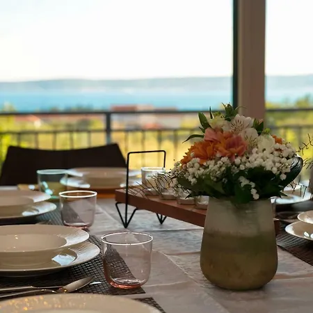 Away From With Outdoor Pool, Botanical Garden And A Beautiful Sea View *