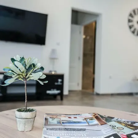 Away From With Outdoor Pool, Botanical Garden And A Beautiful Sea View * Kastela