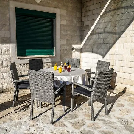 Away From With Outdoor Pool, Botanical Garden And A Beautiful Sea View Casa vacanze