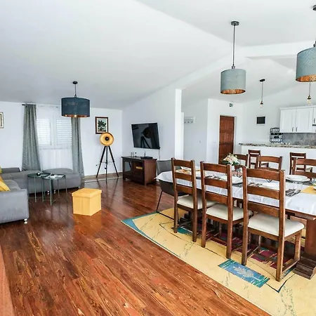 Away From With Outdoor Pool, Botanical Garden And A Beautiful Sea View Kastela