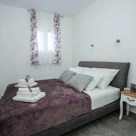 Away From With Outdoor Pool, Botanical Garden And A Beautiful Sea View *